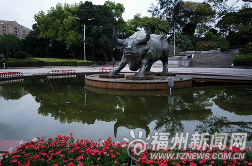 金牛山叠水广场改造　音乐喷泉水幕电影升级启用