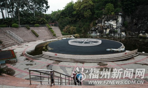 金牛山叠水广场改造　音乐喷泉水幕电影升级启用