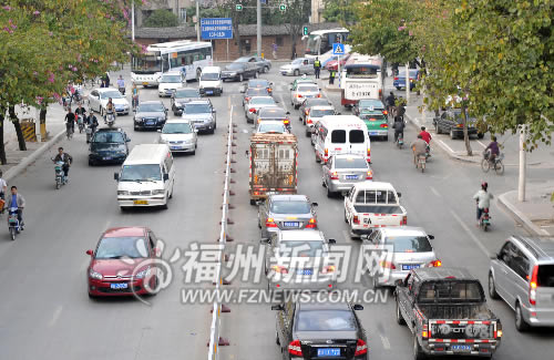 金山大桥洪山大桥常堵车　两桥间拟增设过江通道