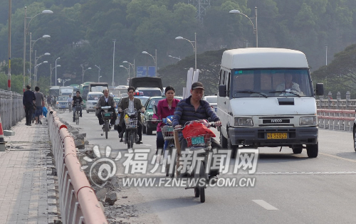 金山大桥洪山大桥常堵车　两桥间拟增设过江通道