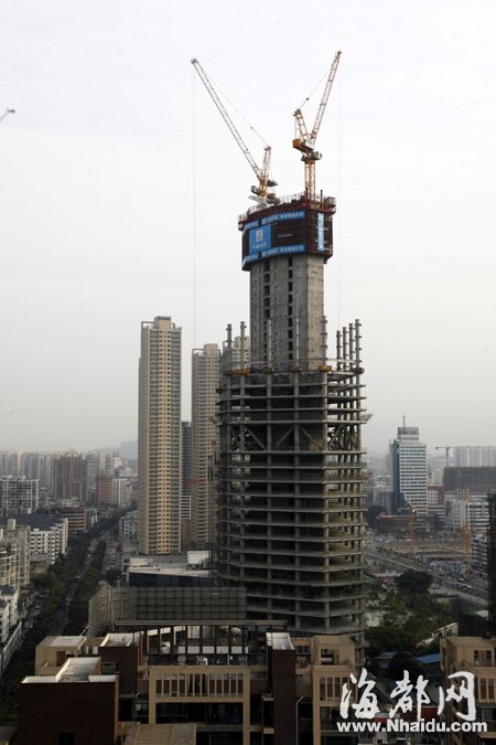 福建省在建第一高楼下粗上细酷似“螺丝钉”