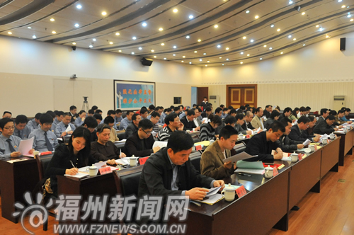 福州市检察院68名人民监督员接过聘任书