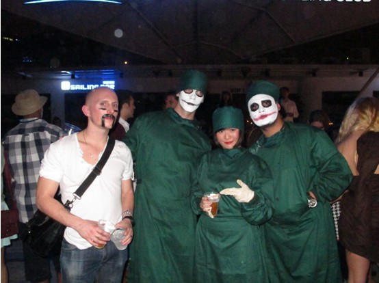 Hundreds attend Xiamen Halloween party