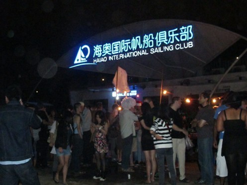 Hundreds attend Xiamen Halloween party