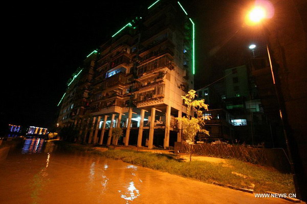 Rainfall hits E China's Nanping, causing flood