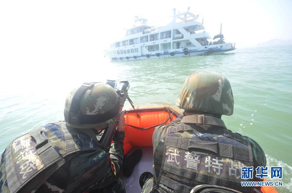 Xiamen armed police hold first anti-terror drill at sea