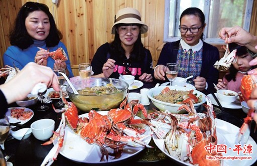 Pingtaners go on crab-eating spree
