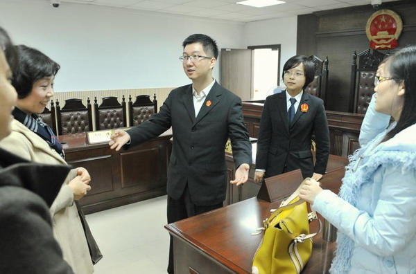 Xiamen court reconciles laborers and bosses