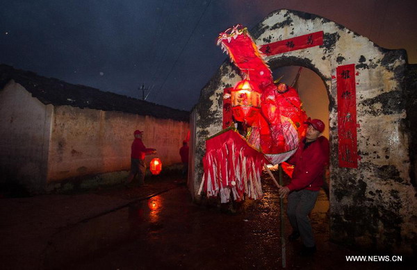 Dragon lantern parade in Fujian