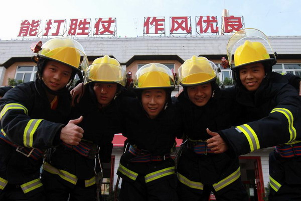 Practice makes perfect for firemen in Xiamen