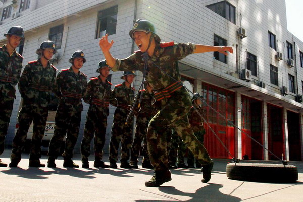 Practice makes perfect for firemen in Xiamen