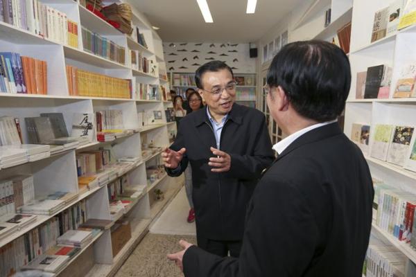 Premier visits Xiamen University