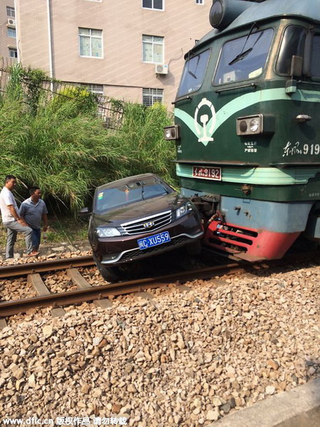 Train nudges car off track in Fujian