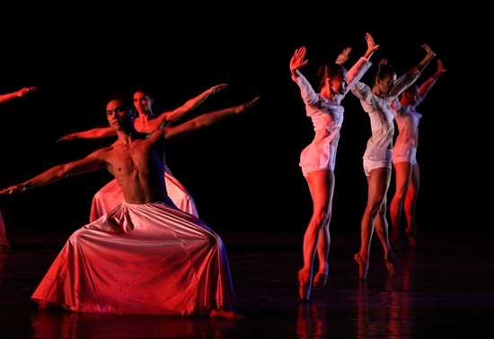 Dances mark Sino-Philippine friendship