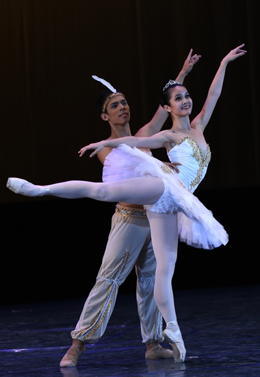 Dances mark Sino-Philippine friendship