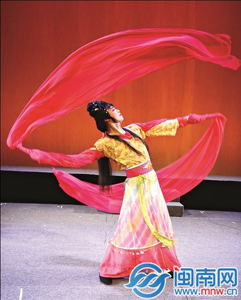 Folk opera troupe returns to Bangladeshi for drama festival