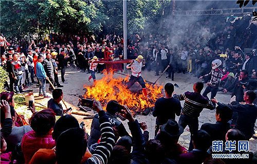Auspicious fire leaping in Putian