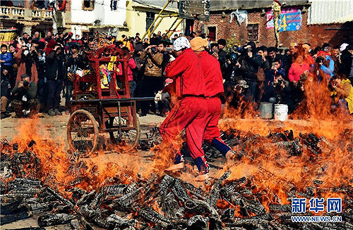 Auspicious fire leaping in Putian