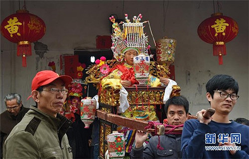 Fujian welcomes spring with fiery celebrations