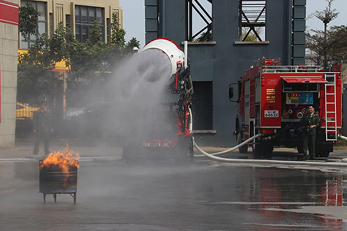 Multifunctional firefighting robot unveiled in Xiamen