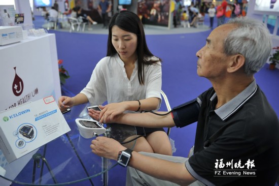 Smart gadgets turn heads at 19th Cross-Straits Fair