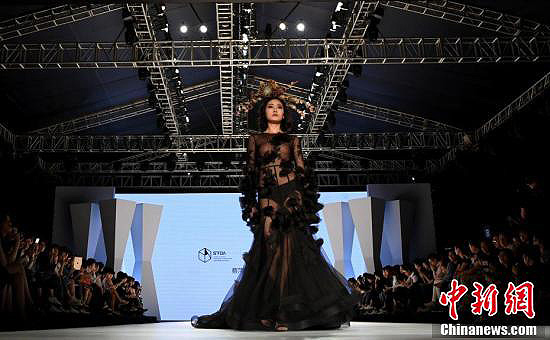 Fashion entrepreneur returns to hometown for success