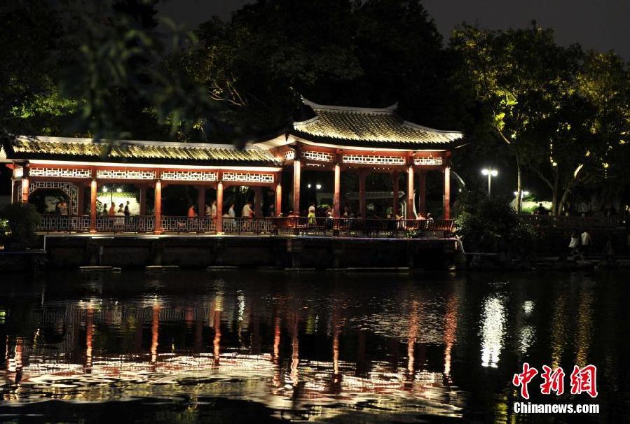 A shimmering, beautiful scene in Fuzhou West Lake Park