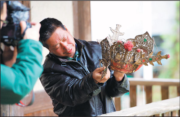 Villagers demand name of disputed statue's new holder