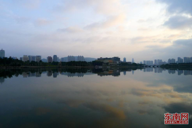 The early birds that prepare Xiamen for each new day