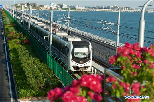 Sea-view subway completes test operation in Xiamen