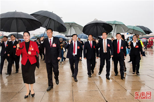 Fujian delegation to 19th CPC National Congress discuss report