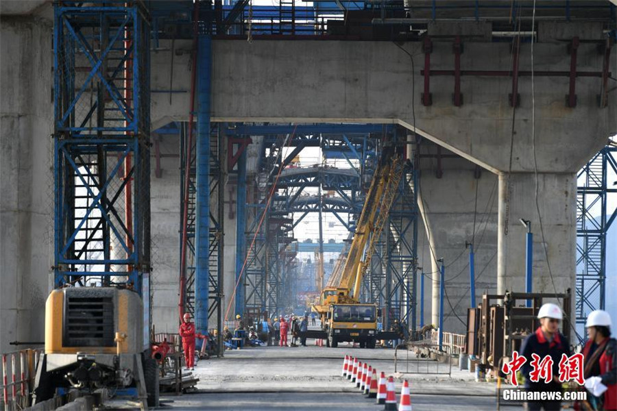 China's first cross-sea rail-road bridge takes shape