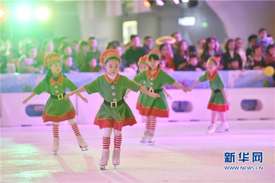 Skating carnival held in Fuzhou