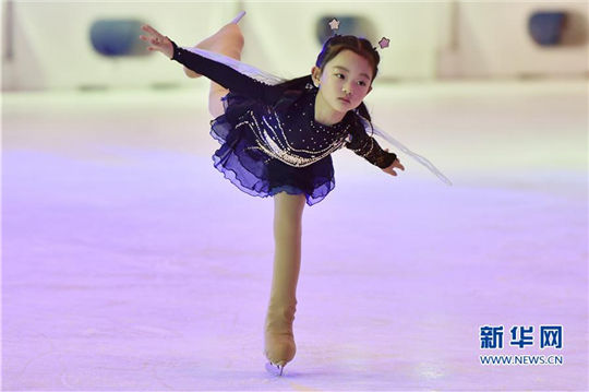 Skating carnival held in Fuzhou