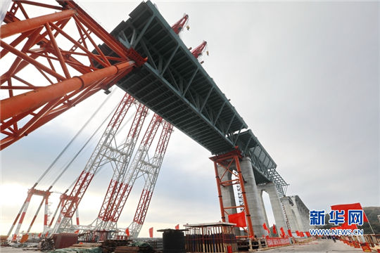 Construction of China's first cross-sea rail-road bridge progresses