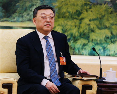 Governor pledges to create favorable business climate
