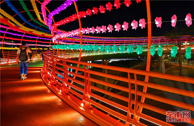 In pics: windmill-adorned overpass become new attraction