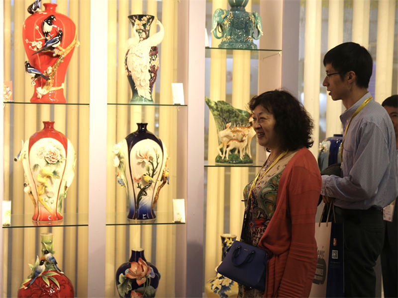 Snapshots of ongoing cross-Straits cultural fair in Xiamen