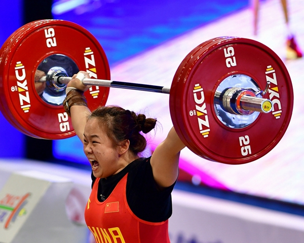 Chinese lifter Zhang Wangli sets new records at IWF World Cup