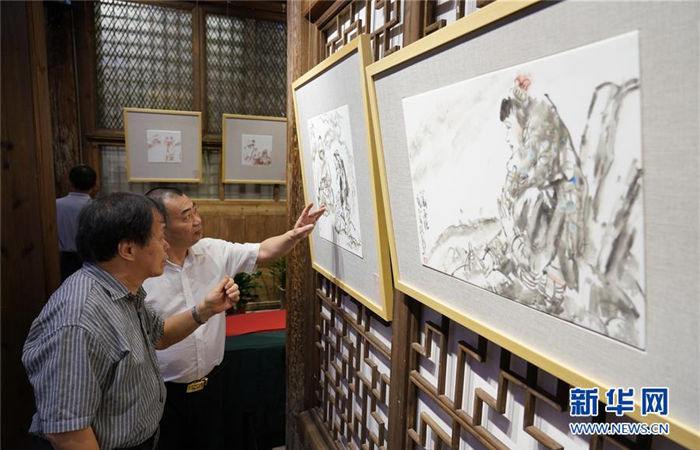 Ceramic-tile ink wash painting exhibition underway in Fuzhou