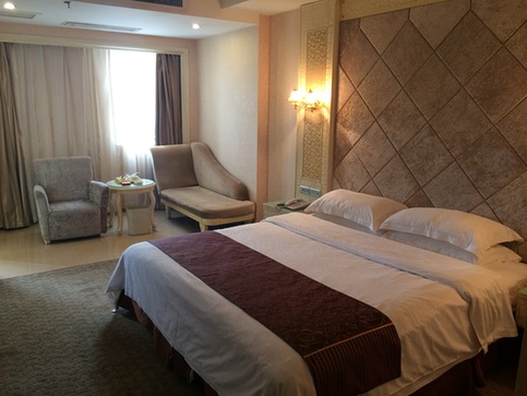 Jinjiang Crowne Plaza Holiday Hotel