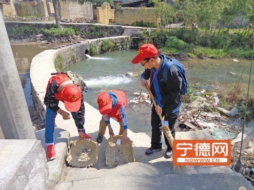 Pingnan volunteers protect the environment