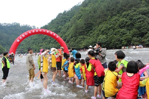 Water-Splashing Carnival hosted in Pingnan
