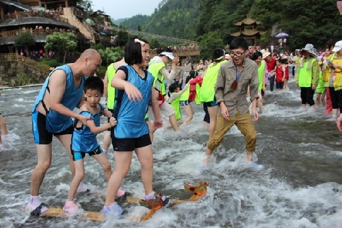 Water-Splashing Carnival hosted in Pingnan