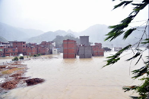Typhoon Soudelor pummels Ningde