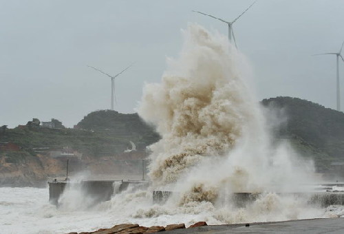 Typhoon Soudelor lands in Fujian