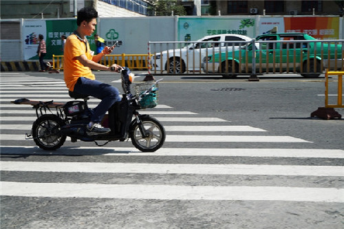 Mobile phone use a danger in traffic