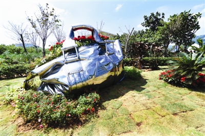 Sculptors interpret their works in Pingtan