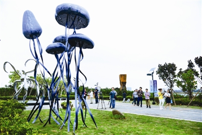 Sculptors interpret their works in Pingtan