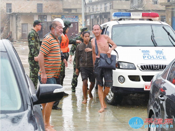 12 saved after typhoon blows away ship in Pingtan